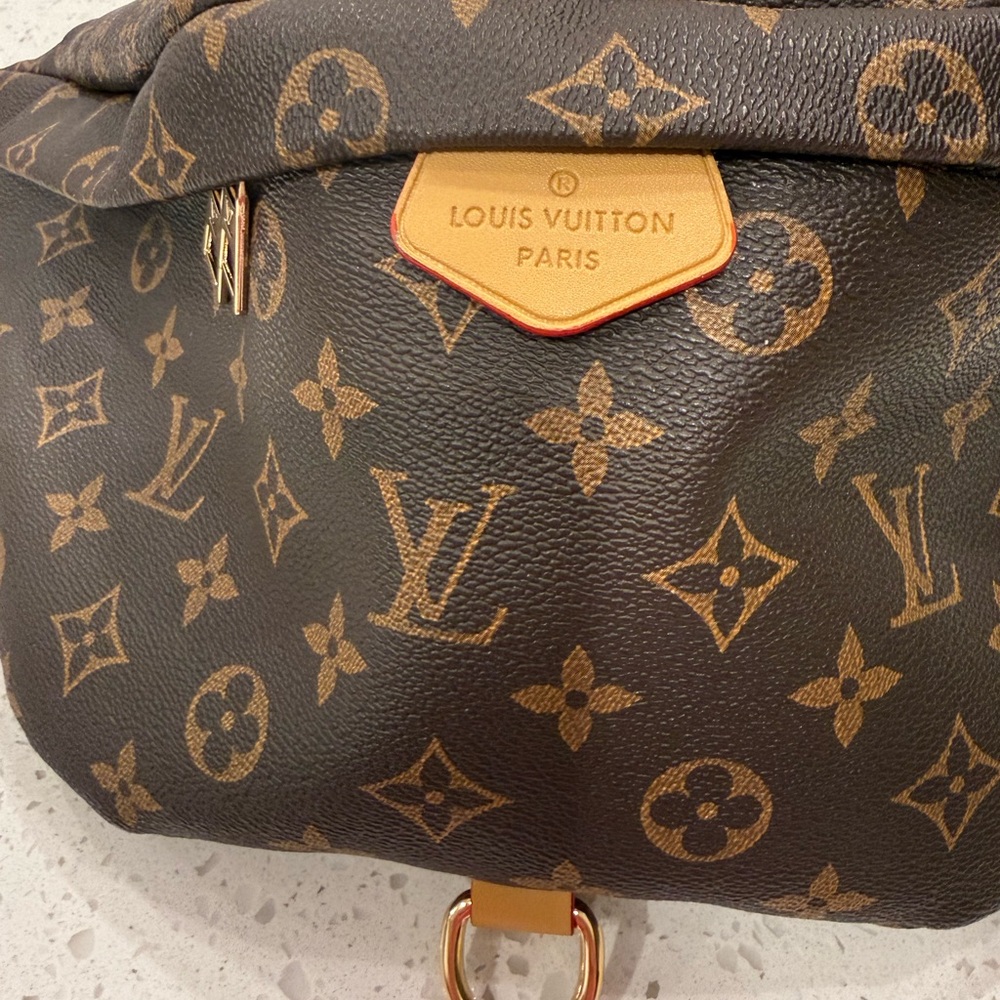 🤩Bumbag LV Monogram Crossbody - Picture 3 of 9